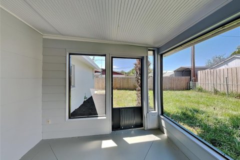 House in Sarasota, Florida 2 bedrooms, 94.57 sq.m. № 1910951 - photo 14