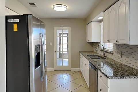 House in Sarasota, Florida 2 bedrooms, 94.57 sq.m. № 1910951 - photo 6