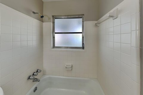 House in Sarasota, Florida 2 bedrooms, 94.57 sq.m. № 1910951 - photo 12