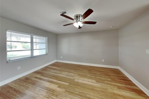 House in Sarasota, Florida 2 bedrooms, 94.57 sq.m. № 1910951 - photo 2