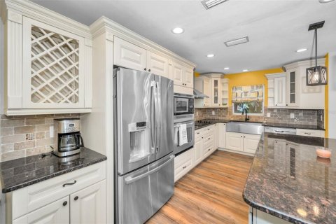 House in Seminole, Florida 3 bedrooms, 145.11 sq.m. № 1556478 - photo 8