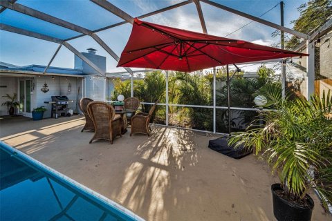 House in Seminole, Florida 3 bedrooms, 145.11 sq.m. № 1556478 - photo 30