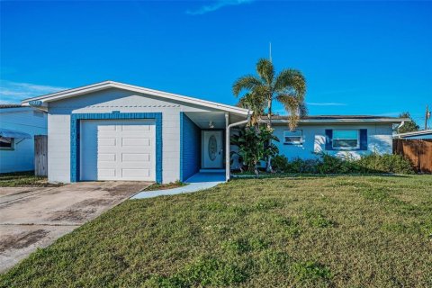 House in Seminole, Florida 3 bedrooms, 145.11 sq.m. № 1556478 - photo 2