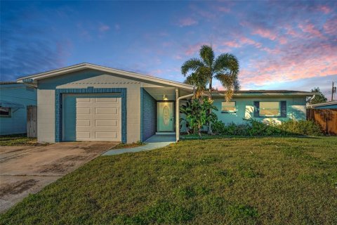 House in Seminole, Florida 3 bedrooms, 145.11 sq.m. № 1556478 - photo 1