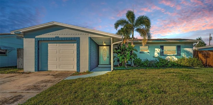 House in Seminole, Florida 3 bedrooms, 145.11 sq.m. № 1556478