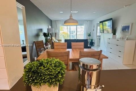 Снять в аренду кондоминиум в Лодердейл-бай-те-Си, Флорида 2 спальни, 92.9м2, № 1943194 - фото 1