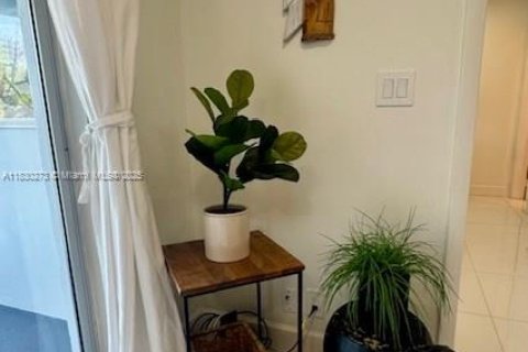 Снять в аренду кондоминиум в Лодердейл-бай-те-Си, Флорида 2 спальни, 92.9м2, № 1943194 - фото 11