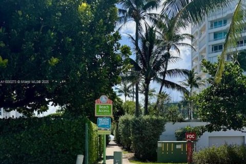 Снять в аренду кондоминиум в Лодердейл-бай-те-Си, Флорида 2 спальни, 92.9м2, № 1943194 - фото 28