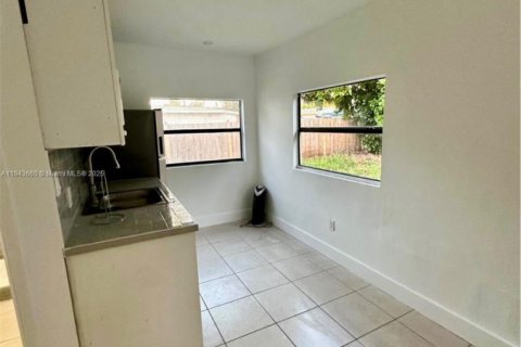 House in Hollywood, Florida 5 bedrooms, 189.52 sq.m. № 1836603 - photo 26