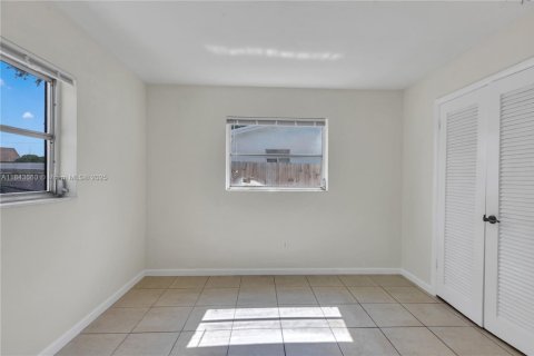 House in Hollywood, Florida 5 bedrooms, 189.52 sq.m. № 1836603 - photo 10