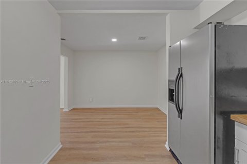 House in Hollywood, Florida 5 bedrooms, 189.52 sq.m. № 1836603 - photo 5