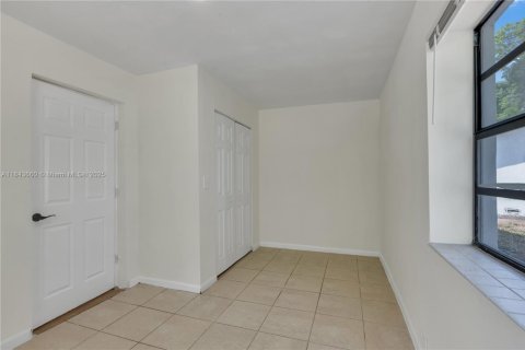 House in Hollywood, Florida 5 bedrooms, 189.52 sq.m. № 1836603 - photo 16