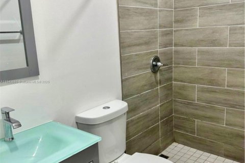 House in Hollywood, Florida 5 bedrooms, 189.52 sq.m. № 1836603 - photo 13