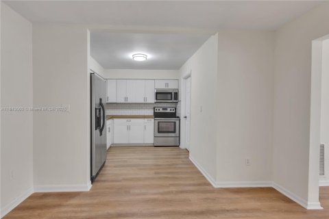 House in Hollywood, Florida 5 bedrooms, 189.52 sq.m. № 1836603 - photo 8