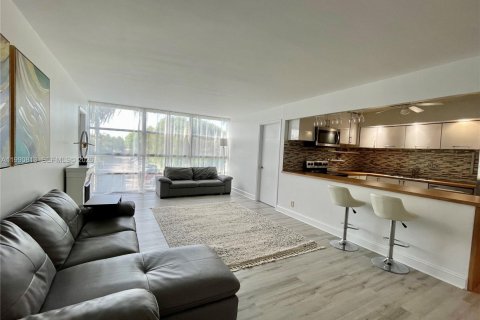 Condominio en alquiler en Hallandale Beach, Florida, 3 dormitorios, 134.71 m2 № 2058052 - foto 4