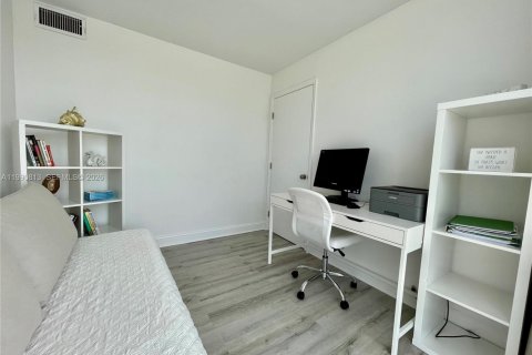 Condominio en alquiler en Hallandale Beach, Florida, 3 dormitorios, 134.71 m2 № 2058052 - foto 11