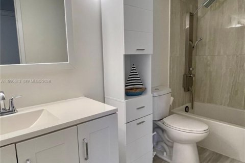 Condominio en alquiler en Hallandale Beach, Florida, 3 dormitorios, 134.71 m2 № 2058052 - foto 3