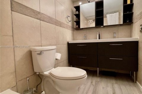 Condominio en alquiler en Hallandale Beach, Florida, 3 dormitorios, 134.71 m2 № 2058052 - foto 7
