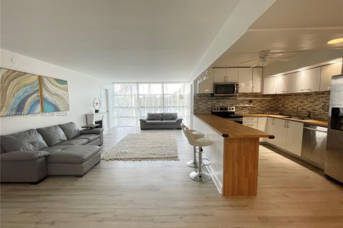 Condominio en alquiler en Hallandale Beach, Florida, 3 dormitorios, 134.71 m2 № 2058052 - foto 2