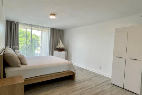 Condominio en alquiler en Hallandale Beach, Florida, 3 dormitorios, 134.71 m2 № 2058052 - foto 5