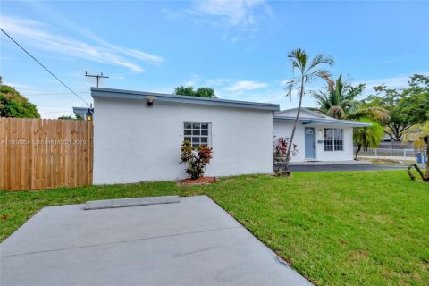 House in Miami Gardens, Florida 3 bedrooms, 108.51 sq.m. № 1964381 - photo 3