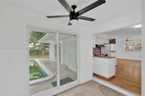 House in Miami Gardens, Florida 3 bedrooms, 108.51 sq.m. № 1964381 - photo 16