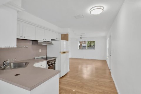 House in Miami Gardens, Florida 3 bedrooms, 108.51 sq.m. № 1964381 - photo 13