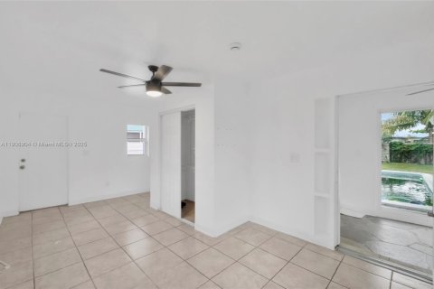 House in Miami Gardens, Florida 3 bedrooms, 108.51 sq.m. № 1964381 - photo 19