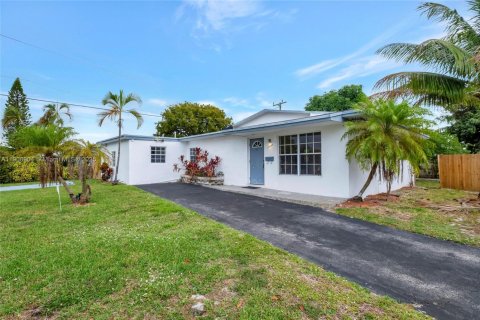 House in Miami Gardens, Florida 3 bedrooms, 108.51 sq.m. № 1964381 - photo 2
