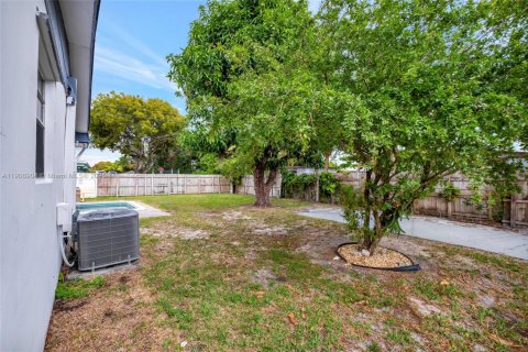 House in Miami Gardens, Florida 3 bedrooms, 108.51 sq.m. № 1964381 - photo 7