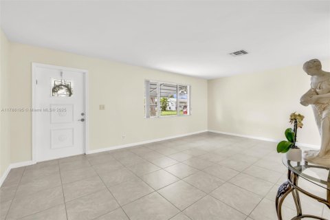 House in Plantation, Florida 2 bedrooms, 145.86 sq.m. № 1646660 - photo 7