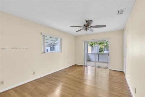 House in Plantation, Florida 2 bedrooms, 145.86 sq.m. № 1646660 - photo 18
