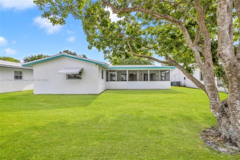 House in Plantation, Florida 2 bedrooms, 145.86 sq.m. № 1646660 - photo 30