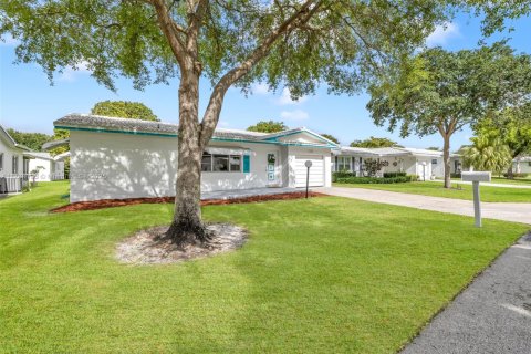 House in Plantation, Florida 2 bedrooms, 145.86 sq.m. № 1646660 - photo 16