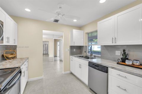 House in Plantation, Florida 2 bedrooms, 145.86 sq.m. № 1646660 - photo 14
