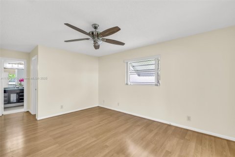 House in Plantation, Florida 2 bedrooms, 145.86 sq.m. № 1646660 - photo 19