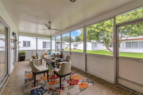 House in Plantation, Florida 2 bedrooms, 145.86 sq.m. № 1646660 - photo 2