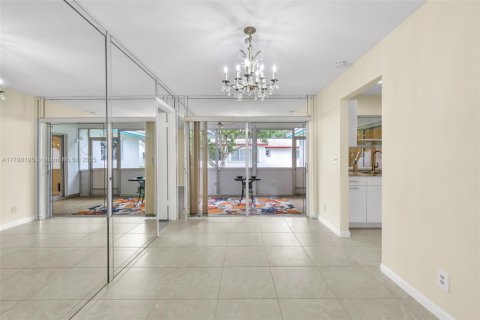 House in Plantation, Florida 2 bedrooms, 145.86 sq.m. № 1646660 - photo 11