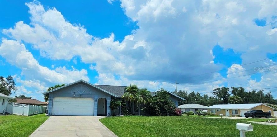 House in Port Charlotte, Florida 3 bedrooms, 166.3 sq.m. № 1851673