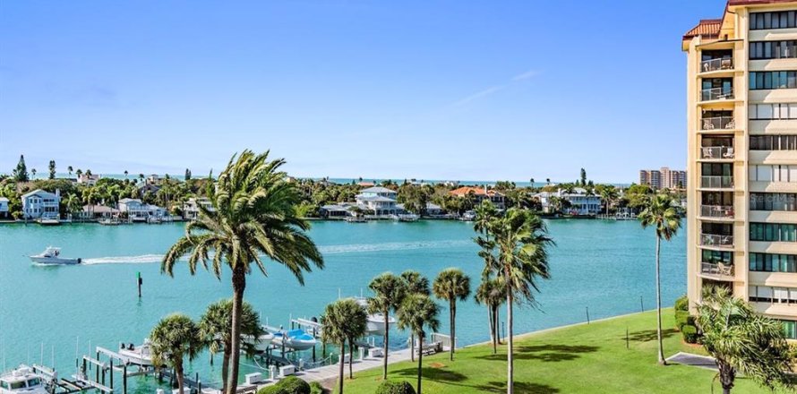 Condominio en Clearwater, Florida, 2 dormitorios № 1626039