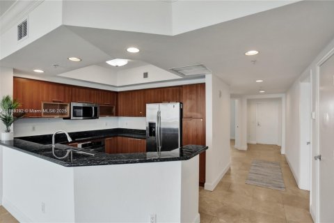 Condo in North Miami, Florida, 3 bedrooms  № 2053937 - photo 2