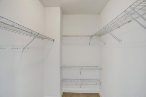 Condo in North Miami, Florida, 3 bedrooms  № 2053937 - photo 16