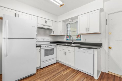 Купить виллу или дом в Эджуотер, Флорида 5 комнат, 219.99м2, № 2209248 - фото 8