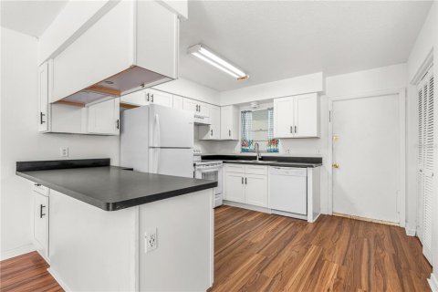Купить виллу или дом в Эджуотер, Флорида 5 комнат, 219.99м2, № 2209248 - фото 7