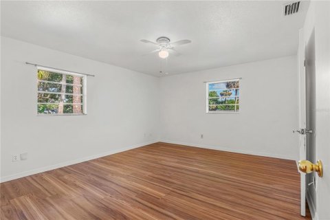 Купить виллу или дом в Эджуотер, Флорида 5 комнат, 219.99м2, № 2209248 - фото 13