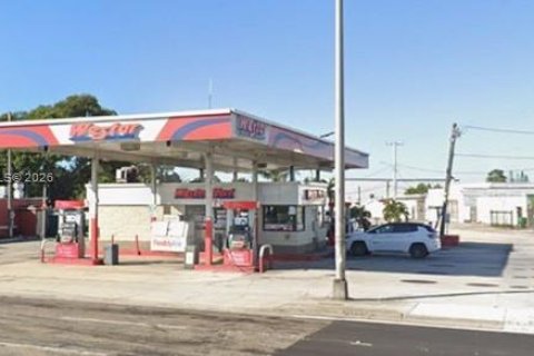 Commercial property in Opa-locka, Florida № 2088935 - photo 2