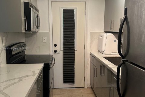 Купить кондоминиум в Майами, Флорида 1 спальня, 47.1м2, № 1957768 - фото 2