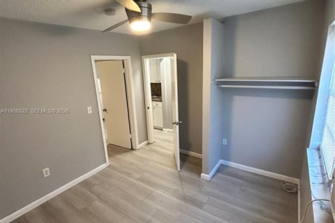 House in Miami, Florida 1 bedroom, 55.74 sq.m. № 2020758 - photo 8