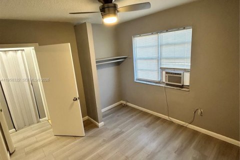 House in Miami, Florida 1 bedroom, 55.74 sq.m. № 2020758 - photo 9