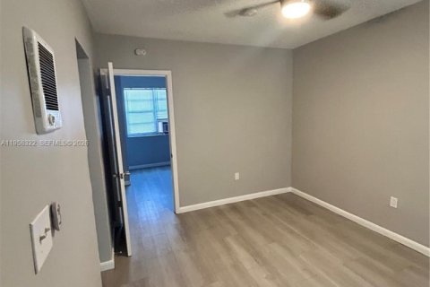 House in Miami, Florida 1 bedroom, 55.74 sq.m. № 2020758